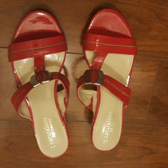 naturalizer red sandals